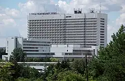Hlavní budova FN Brno – pavilon L v areálu nemocnice Bohunice