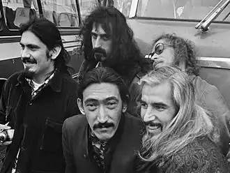 The Mothers of Invention v Evropě roku 1968. Zadní řadda: Roy Estrada, Frank Zappa, Don Preston. Přední řada: Jimmy Carl Black, Bunk Gardner.