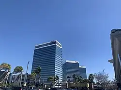 Budovy kolem pacifické pobřežní dálnice v El Segundu