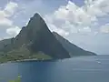 V popřadí Petit Pitons, v pozadí Gros Piton