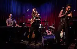 The Rescues během koncertu v roce 2016.