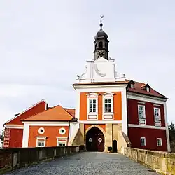 Průčelí branské věže v roce 2010