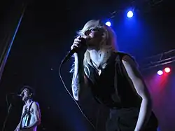 The Sounds během koncertu v Montrealu v roce 2006.