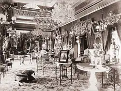 Interiér paláce Basir-bagh