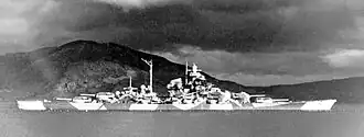 Tirpitz v Ofotfjordu nedaleko Narviku (snímek pravděpodobně z října 1942)