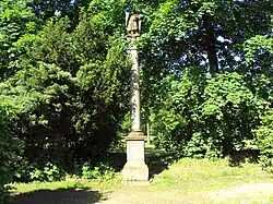 Tobiáš u zámku.jpg