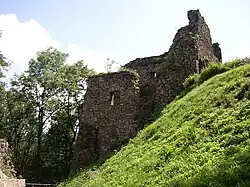 Tolštejn, zbytky hrabeb.jpg