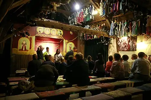 Představení v královském divadle Toone