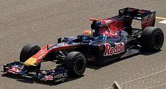 Sébastien Buemi řídcí vůz STR5 při Grand Prix Bahrajnu 2010.
