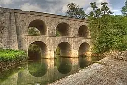 Kamenný most přes krasovou řeku Tounjčica v Tounji