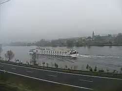 Osobní loď na Labi u Libochovan