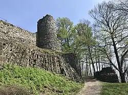Tower of Kumburk castle in Syřenov, Semily District.jpg