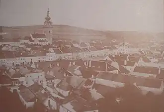 Nejstarší známá fotografie Třebíče pořízená před rokem 1868 a před velkými požáry, kdy je na fotografii patrná ještě stará renesanční radnice a tzv. Masné krámy