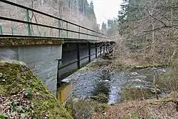 „Edův most“ – železniční most v místě nehody, který byl na památku strojvedoucího Eduarda Vraštila pojmenován „Edův most“. Eduard Vraštil stačil před nehodou varovat cestující a tím přispěl ke snížení počtu obětí.