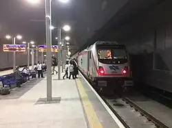 Vlaková souprava ve stanici během prvního dne provozu pro veřejnost, 25. září 2018