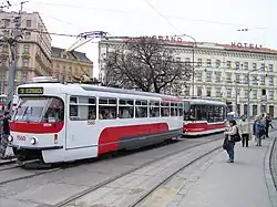 První brněnská tramvaj T3R.EV v soupravě s vlečným vozem VV60LF