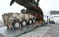 Nakládání německého vozidla Boxer do transportního letounu Antonov An-124