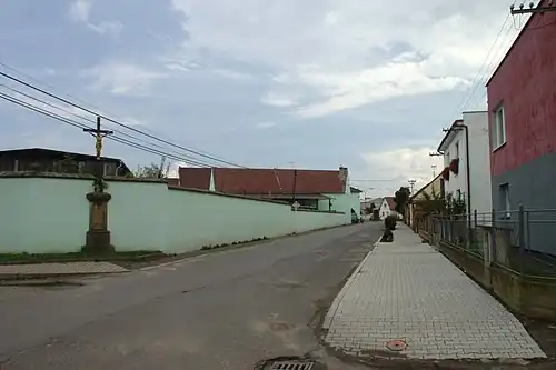 Kříž u cesty v Travčících