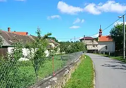 Třebíč-Řípov. Pohled od východu ke kapli Panny Marie Lurdské