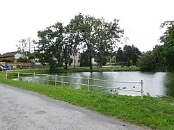 Náves s rybníčkem