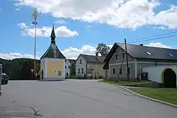 Náves s kaplí Panny Marie