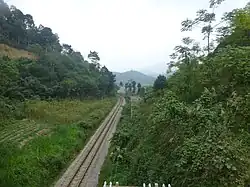 Pohled na trať mezi městy Phố Lu a Bao Ha