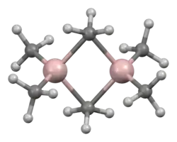 Struktura trimethylhliníku