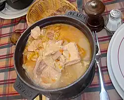 Nádoba s hotovým pokrmem