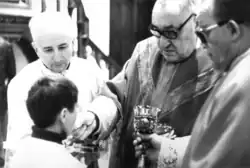 Štěpán kardinál Trochta a Josef Rýdel v kostele sv. Alžběty počátkem 70. let