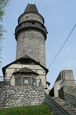 Hrázděná stavba Jaroňkovy útulny při patě štramberské Trúby