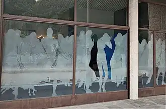 Skleněná stěna síně