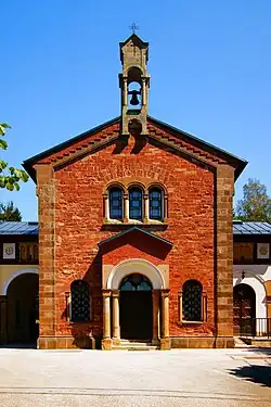 Kaple Svatého Kříže vedle brány hřbitova