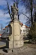 Tuchlovice - socha sv. Jana Nepomuckého při kostele sv. Havla (4).jpg