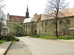 Vstupní křídlo s kostelem svatého Víta