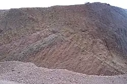 Tufové vrstvy v německém pohoří Eifel.