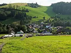 Pohled na střed obce od severu