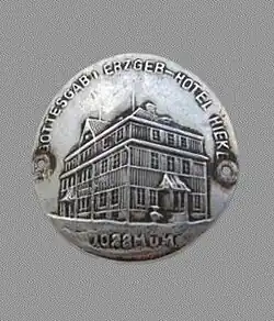 Turistický štítek hotelu Hieke (dnes hotel Praha), pravděpodobně počátek 20. století