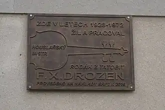 Pamětní deska na domě Komenského 802 v Turnově (odhalena 20. května 2017)