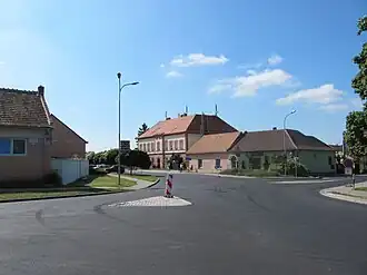 Nově opravená silnice na Náměstí Míru