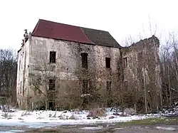 Tvrz(zámek) Zvěstov od severu.jpg