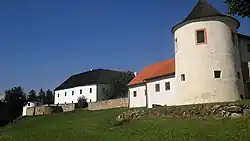 Tvrz Žumberk - celkový pohled (Žumberk).JPG