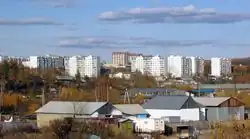 Pohled na město z pravého břehu řeky Tyndy