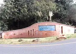 Vjezd do vesnice Curi'el