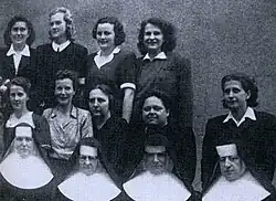 Učitelky na gymnáziu sv. Voršily v Praze, Stanislav Jonášová v prostřední řadě uprostřed