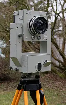 Kamera UMK 10/1318 v orientačním závěsu.