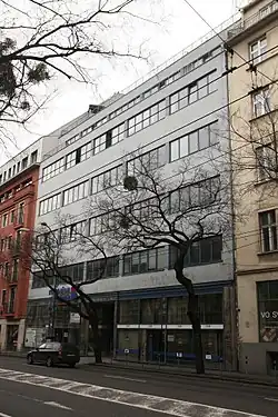 Pobočky spojených UP závodů v Bratislavě. Funkcionalistická budova z roku 1929, architekt Jan Víšek.