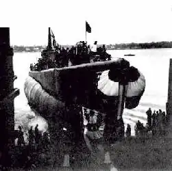 USS Bullhead (SS-332) při spuštění na vodu