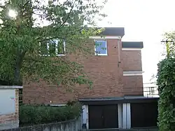 Východní pohled z ulice na rodinný dům U Lomu 632 v roce 2012
