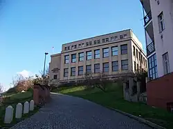 U památníku, Armádní muzeum Žižkov.jpg