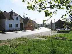 Příjezd do Havřic od Uherského Hradiště. Dnes již silnice E50 vede obchvatem